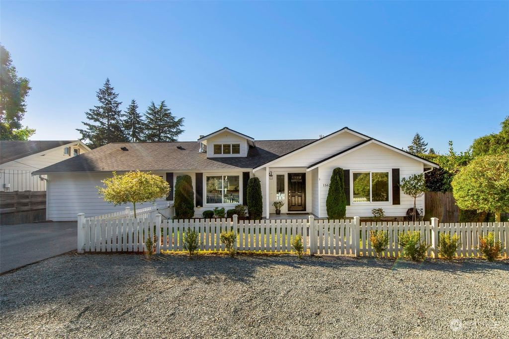 Photo of 15625 19th Avenue SW, Burien, WA 98166 (MLS # 2290602)