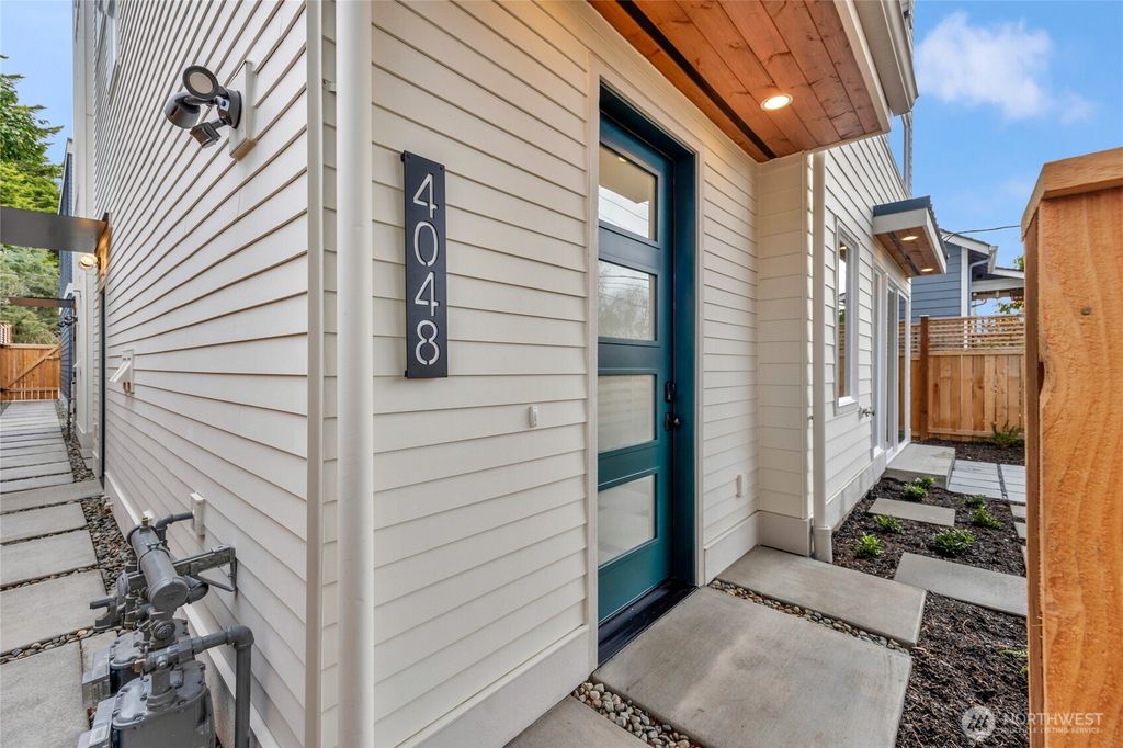 Photo of 4048 32nd Avenue W, Seattle, WA 98199 (MLS # 2457328)