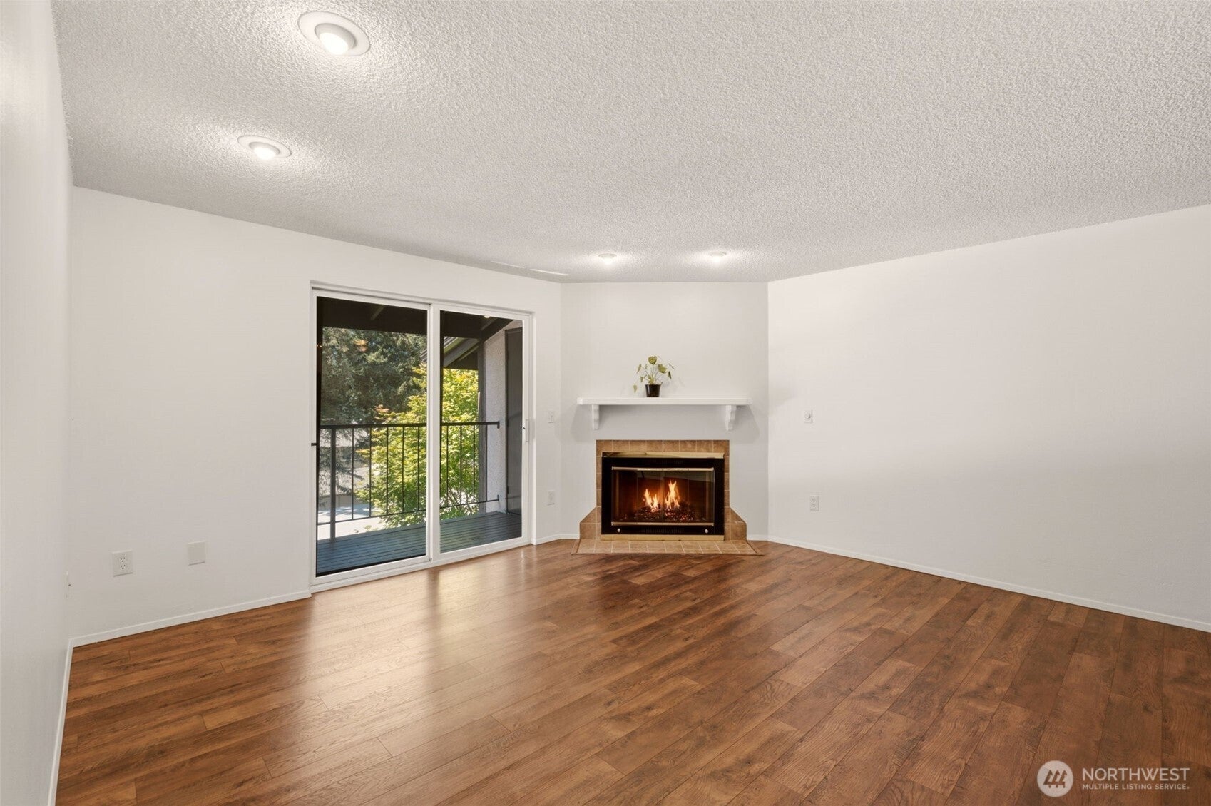 4601 Grandview Drive W R317