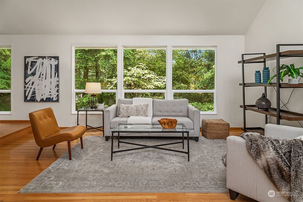 Photo of 15301 SE 48th Drive, Bellevue, WA 98006 (MLS # 2126656)