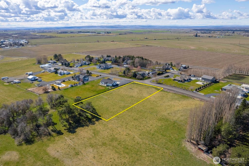 Photo of 145 SE K.7, Moses Lake, WA 98837 (MLS # 2492195)