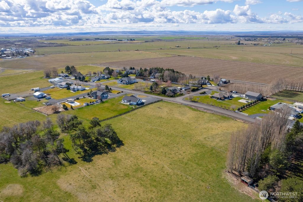 Photo of 145 SE K.7, Moses Lake, WA 98837 (MLS # 2492195)