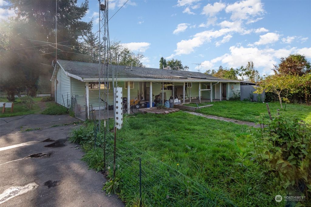 Photo of 39606 Auburn Enumclaw Road SE, Auburn, WA 98092 (MLS # 2305507)