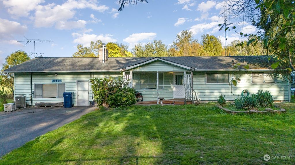 Photo of 39606 Auburn Enumclaw Road SE, Auburn, WA 98092 (MLS # 2305507)