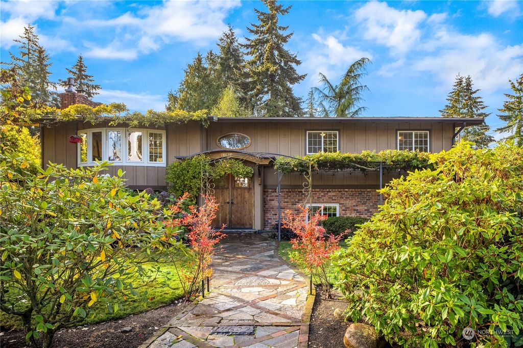 Photo of 14629 20th Avenue SW, Burien, WA 98166 (MLS # 2013208)