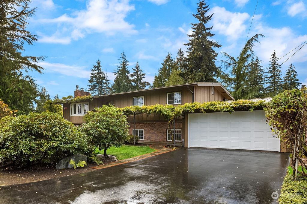 Photo of 14629 20th Avenue SW, Burien, WA 98166 (MLS # 2013208)