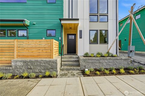 Photo of 7552 39th Avenue SW, Seattle, WA 98126 (MLS # 2454762)