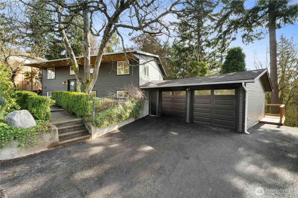 Photo of 13022 15th Avenue SW, Burien, WA 98146 (MLS # 2516927)