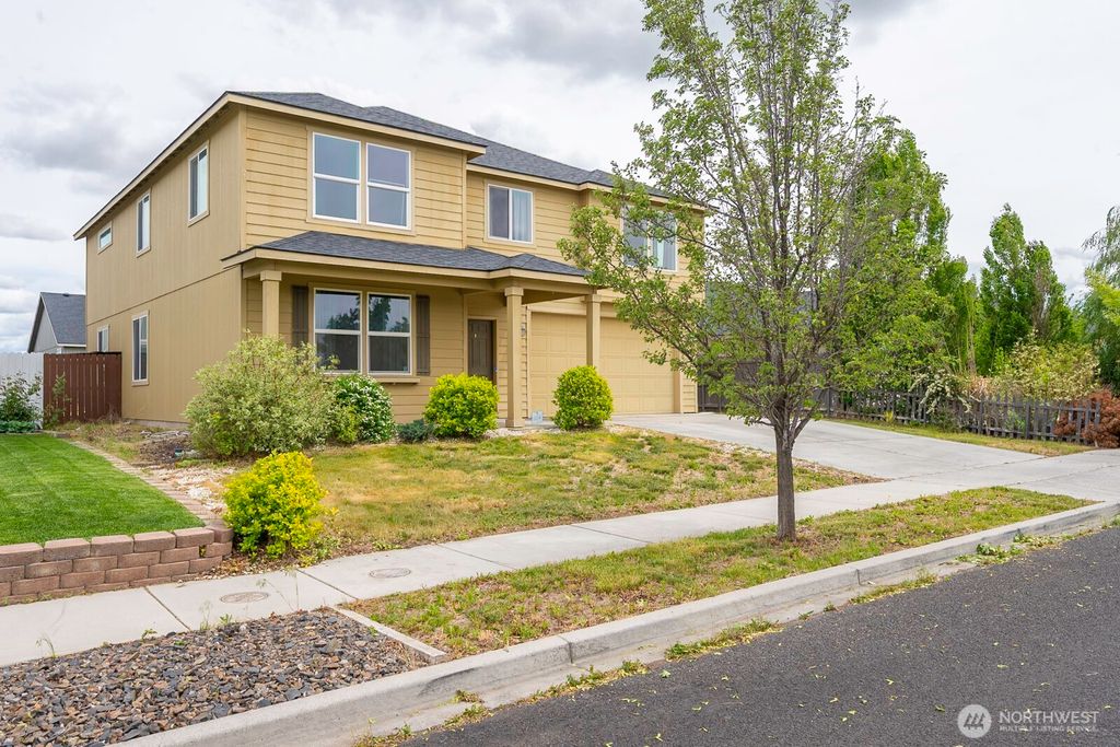 Photo of 709 S Taft St ST, Moses Lake, WA 98837 (MLS # 2524209)