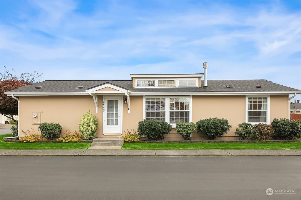 Photo of 24009 223rd Lane SE #102, Maple Valley, WA 98038 (MLS # 2178219)