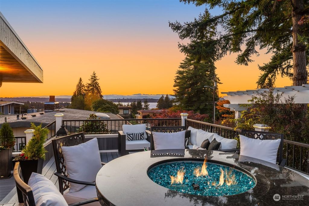 Photo of 10517 NE 46th Street, Kirkland, WA 98033 (MLS # 2304403)