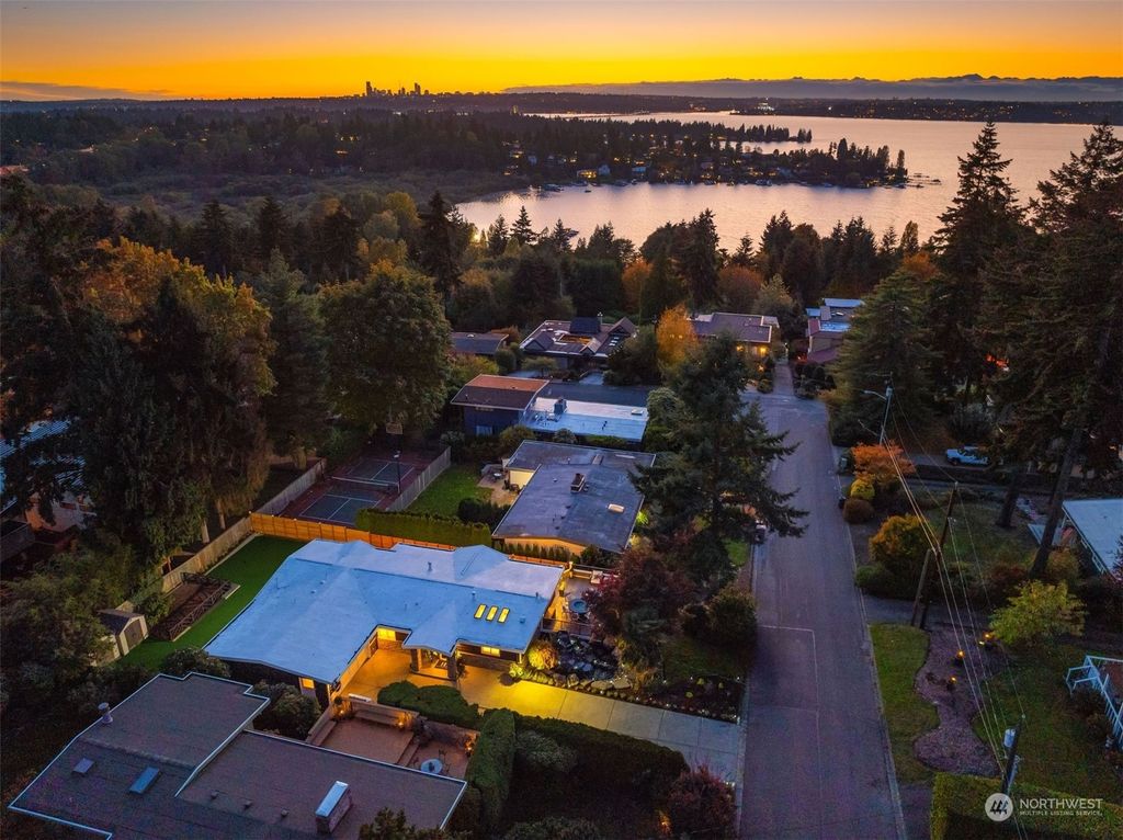 Photo of 10517 NE 46th Street, Kirkland, WA 98033 (MLS # 2304403)