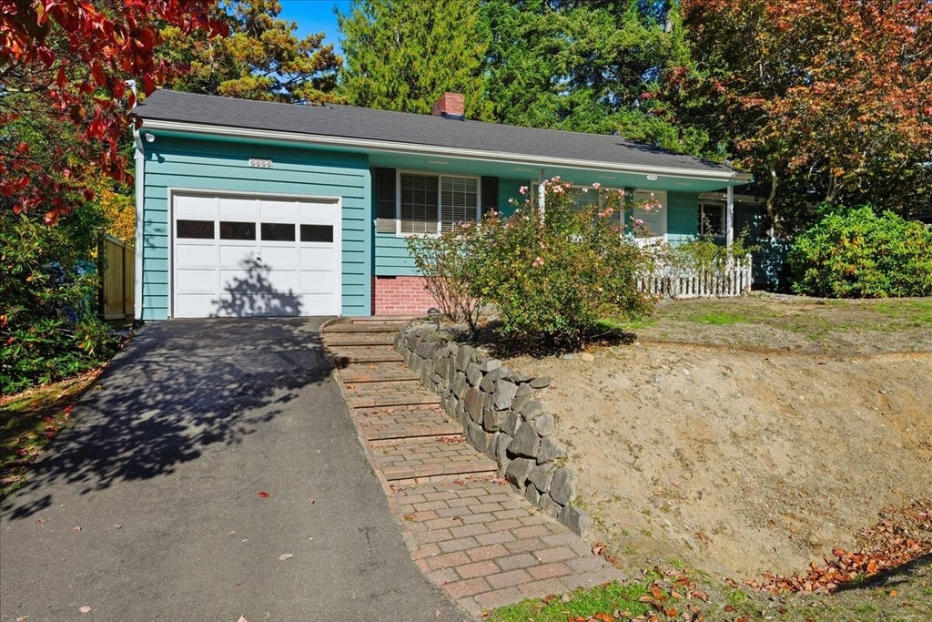 Photo of 3868 NE 113th Street, Seattle, WA 98125 (MLS # 2593185)
