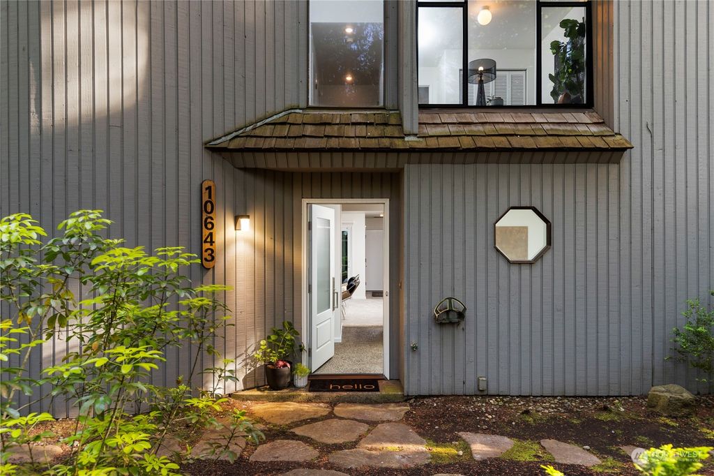 Photo of 10643 SE 29th Street, Beaux Arts, WA 98004 (MLS # 2244561)