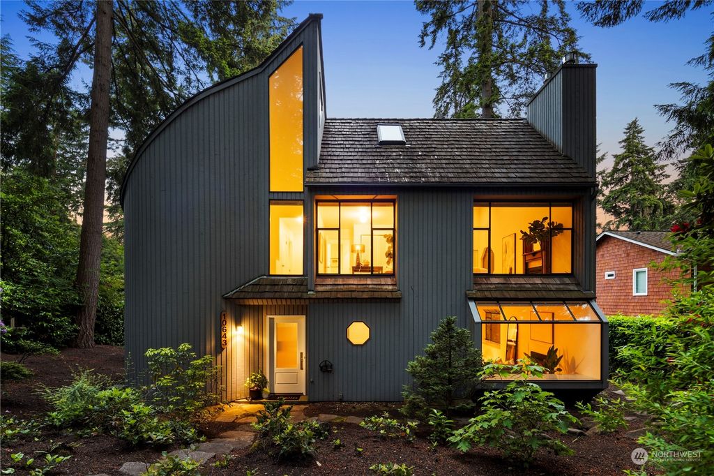 Photo of 10643 SE 29th Street, Beaux Arts, WA 98004 (MLS # 2244561)