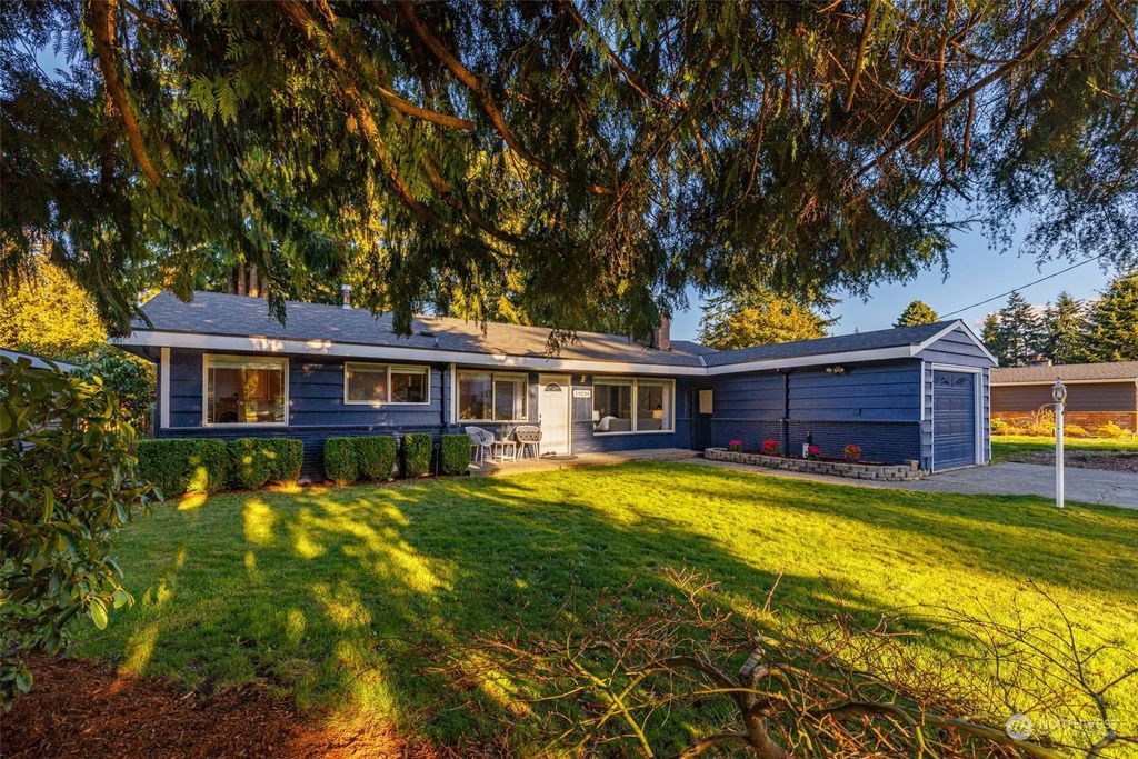 Photo of 19234 Wallingford Avenue N, Shoreline, WA 98133 (MLS # 2056257)
