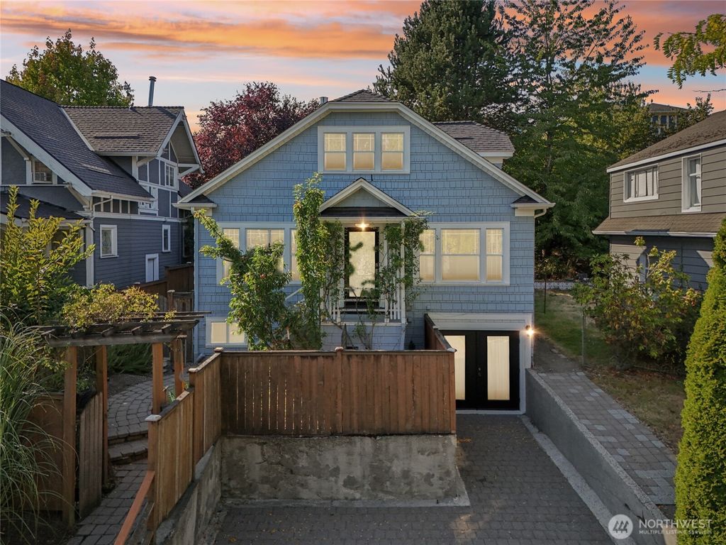 Photo of 511 23rd Avenue E, Seattle, WA 98112 (MLS # 2433403)
