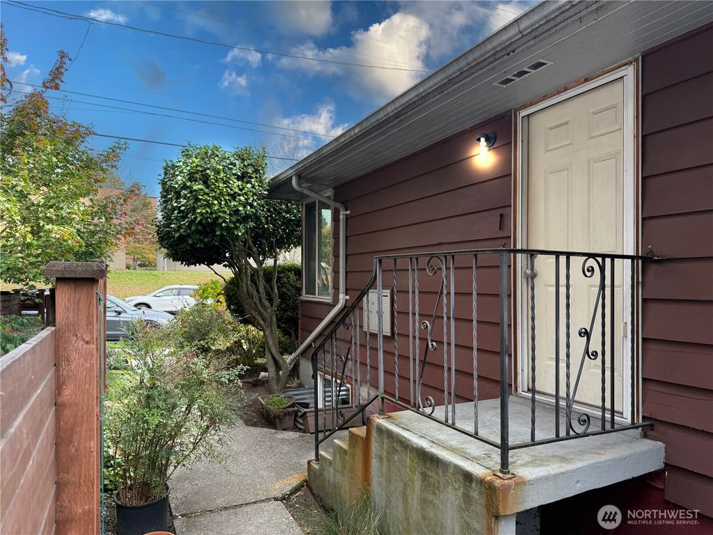 Photo of 1409 NW 65th Street #1, Seattle, WA 98117 (MLS # 2525180)