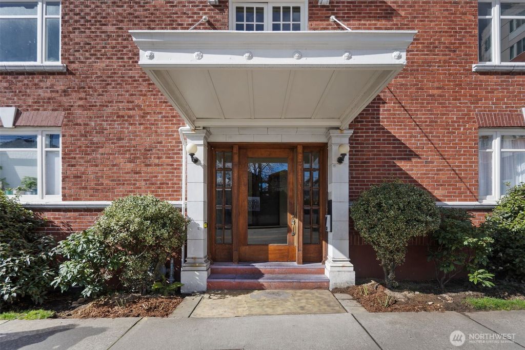 Photo of 4725 15th Avenue NE #25, Seattle, WA 98105 (MLS # 2344617)