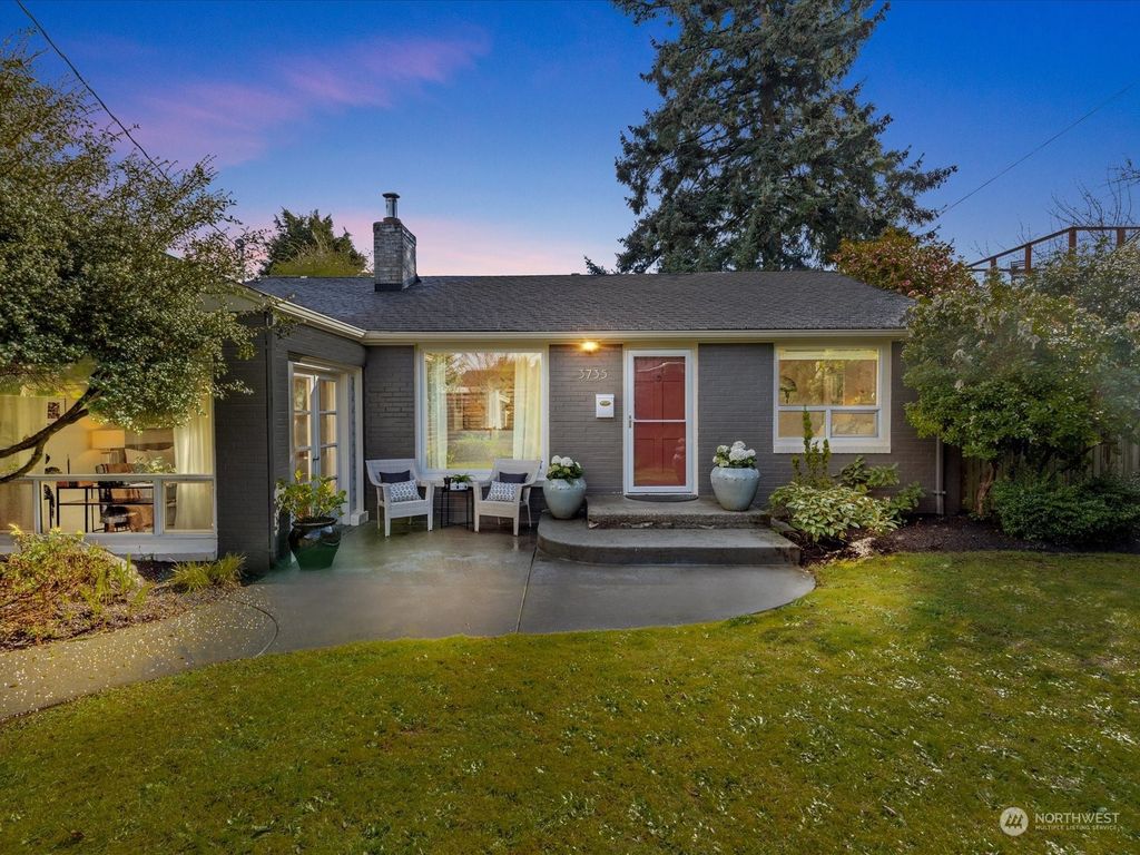 Photo of 3735 SW 106th Street, Seattle, WA 98146 (MLS # 2215920)