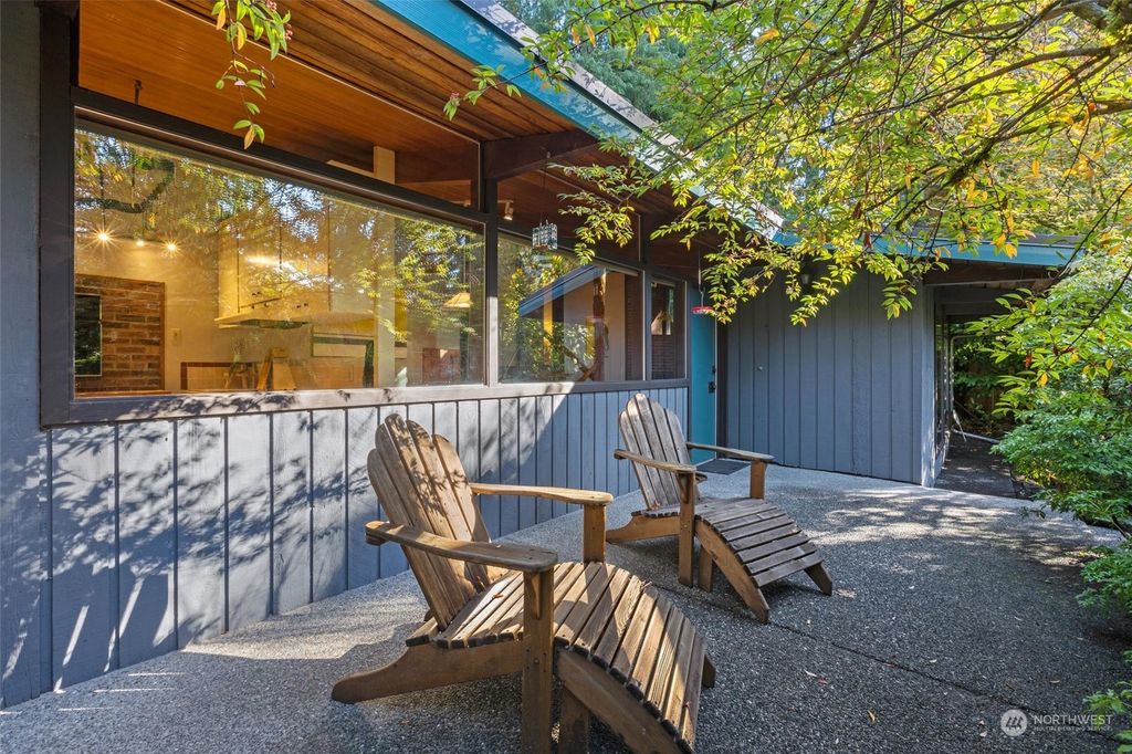 Photo of 18226 29th Place NE, Lake Forest Park, WA 98155 (MLS # 2173242)