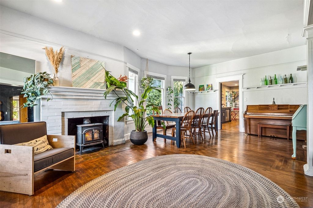 Photo of 3835 S Edmunds Street, Seattle, WA 98118 (MLS # 2139357)