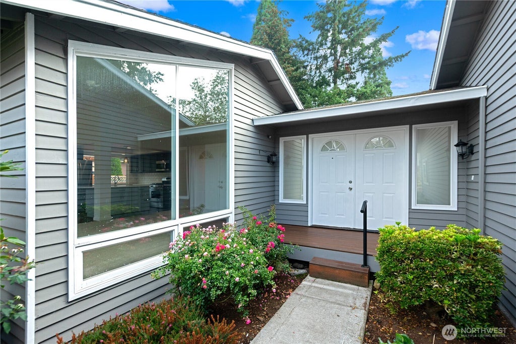 Photo of 16014 132nd Place SE, Renton, WA 98058 (MLS # 2592518)