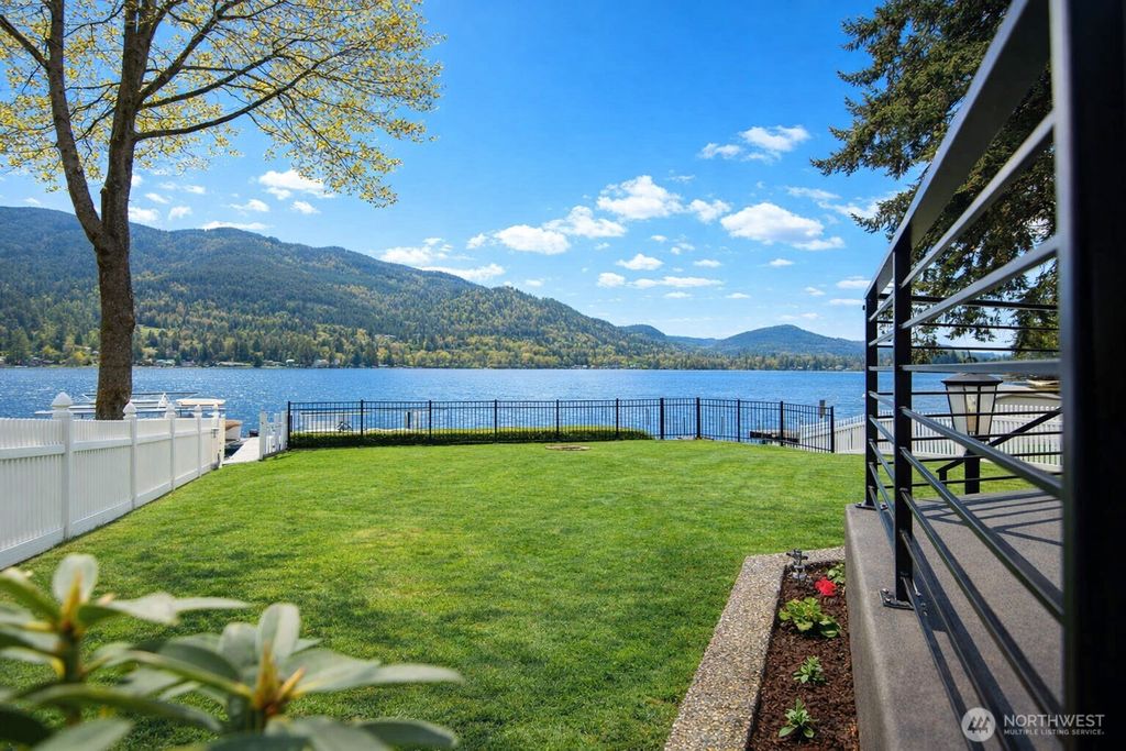 Photo of 562 W Lake Samish Drive, Bellingham, WA 98229 (MLS # 2511588)