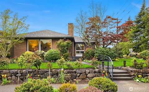 Photo of 6857 44th Avenue NE, Seattle, WA 98115 (MLS # 2512101)