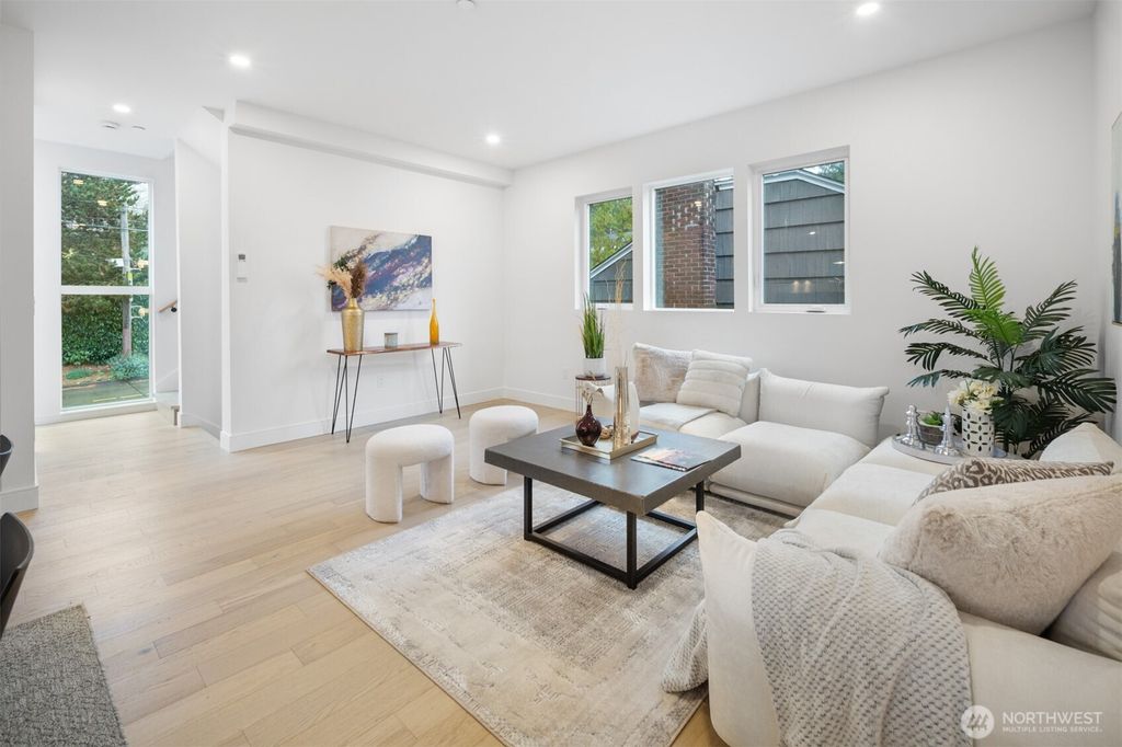 Photo of 6014 35th Avenue NE, Seattle, WA 98115 (MLS # 2463308)