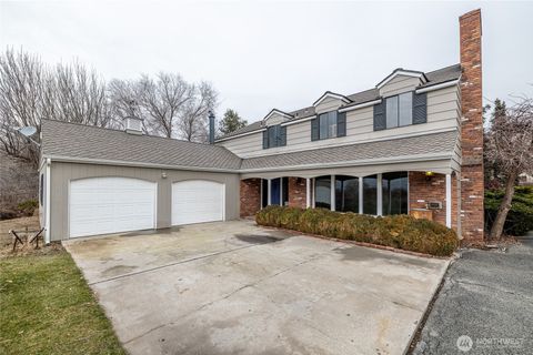 Photo of 2328 Easy Street, Wenatchee, WA 98801 (MLS # 2474974)