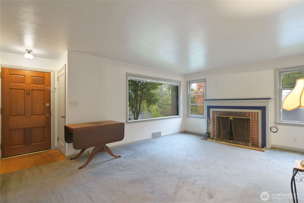 Photo of 10516 9th Avenue NE, Seattle, WA 98125 (MLS # 2451335)