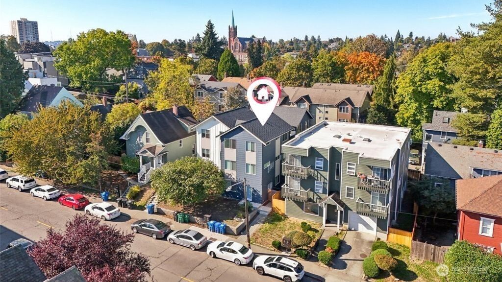 Photo of 5257 Brooklyn Avenue NE, Seattle, WA 98105 (MLS # 2502509)