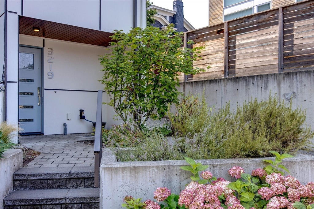 Photo of 3219 Fuhrman Avenue E, Seattle, WA 98102 (MLS # 2570978)