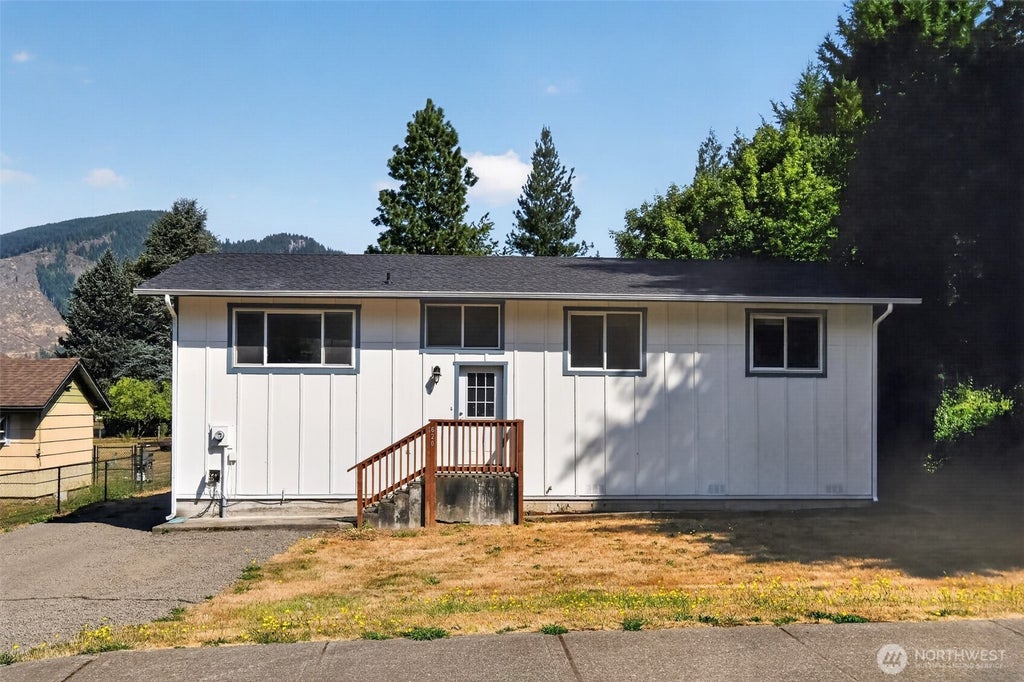Photo of 620 Westlake Ave. AVE, Morton, WA 98356 (MLS # 2575200)