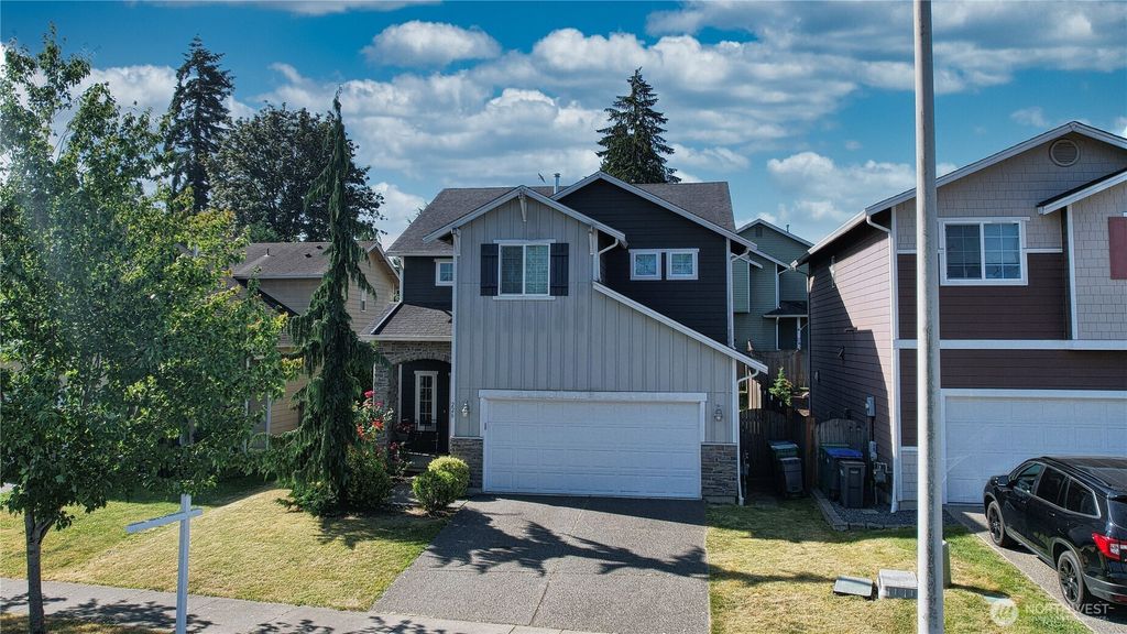 Photo of 226 202nd Avenue Pl SW, Lynnwood, WA 98036 (MLS # 2352361)