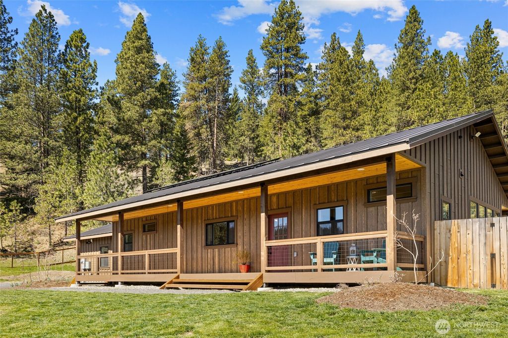 Photo of 10692 Teanaway Road, Cle Elum, WA 98922 (MLS # 2506073)