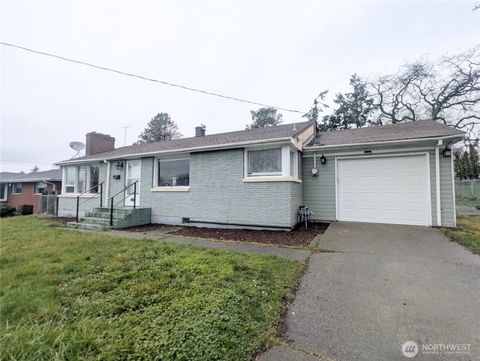 Photo of 1740 SE 6th Street, Oak Harbor, WA 98277 (MLS # 2478025)