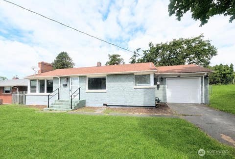 Photo of 1740 SE 6th Street, Oak Harbor, WA 98277 (MLS # 2478025)