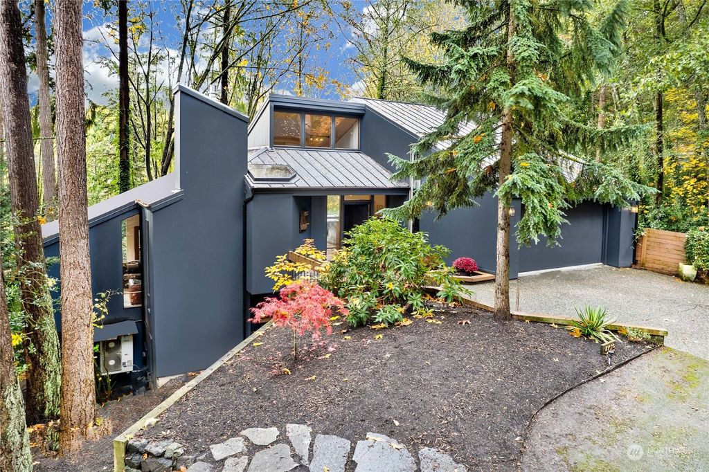 Photo of 5013 E Mercer Way, Mercer Island, WA 98040 (MLS # 2309953)
