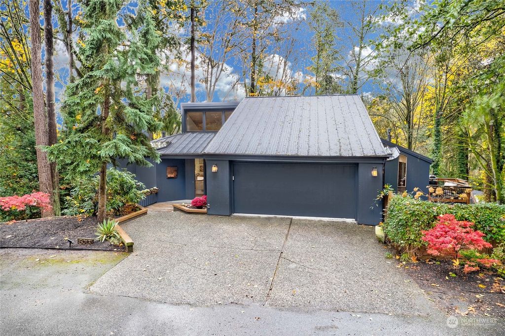 Photo of 5013 E Mercer Way, Mercer Island, WA 98040 (MLS # 2309953)