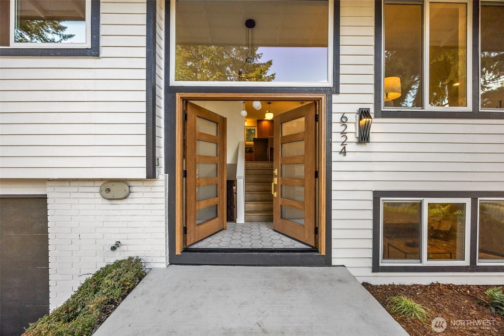 Photo of 6225 122nd Avenue SE, Bellevue, WA 98006 (MLS # 2441018)