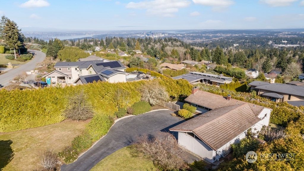 Photo of 14848 SE 51st Street, Bellevue, WA 98006 (MLS # 2046652)