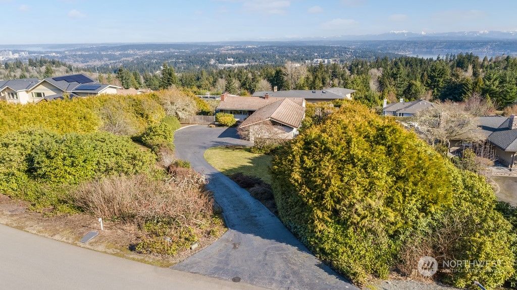 Photo of 14848 SE 51st Street, Bellevue, WA 98006 (MLS # 2046652)