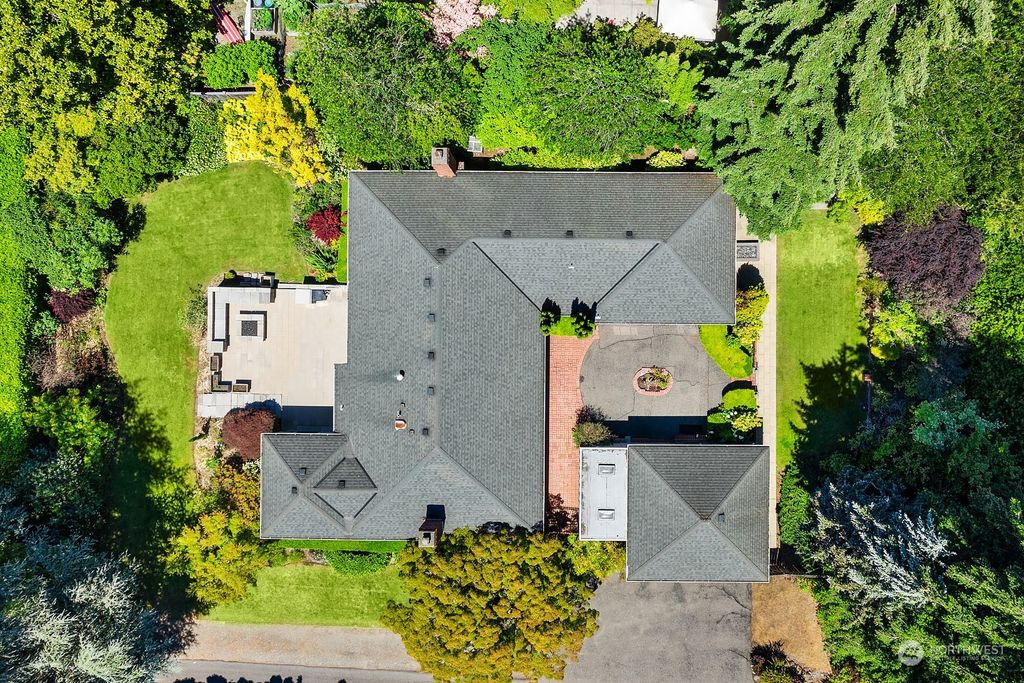 Photo of 3805 92nd Avenue NE, Yarrow Point, WA 98004 (MLS # 2257675)