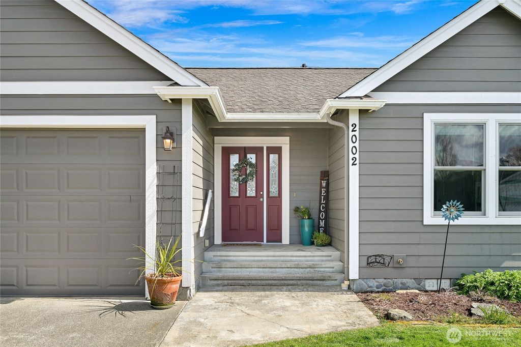 Photo of 2002 Heartland Drive, Lynden, WA 98264 (MLS # 2500166)