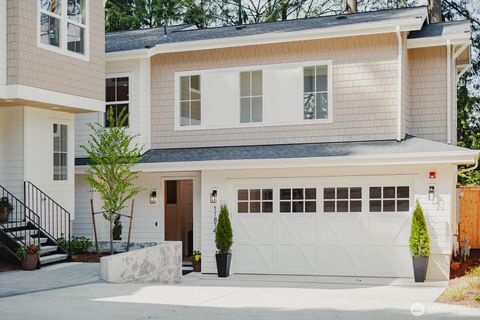 Photo of 11814 NE 103rd Place, Kirkland, WA 98033 (MLS # 2520618)