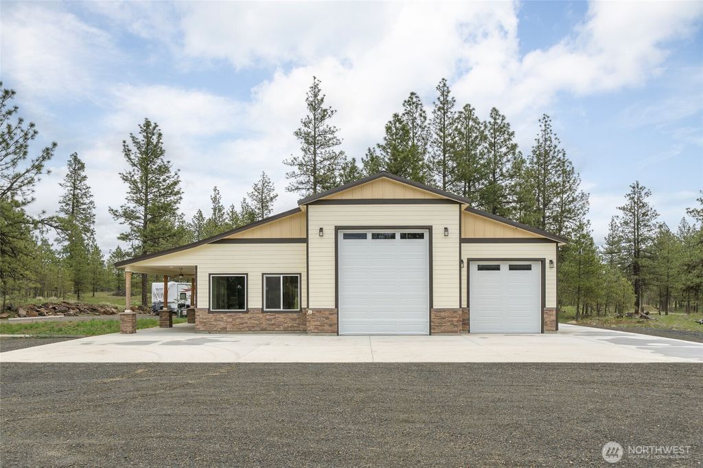 Photo of 35315 S Bootstrap Ln Ln, Cheney, WA 99004 (MLS # 2475713)