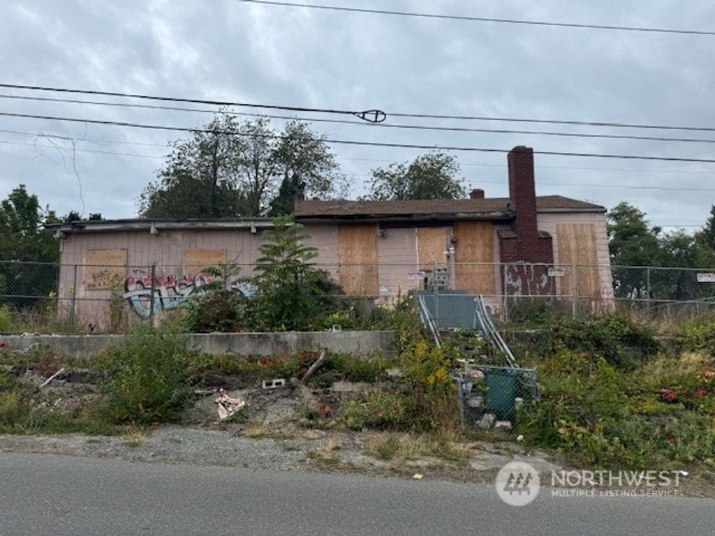 Photo of 5655 31st Avenue SW, Seattle, WA 98126 (MLS # 2295235)