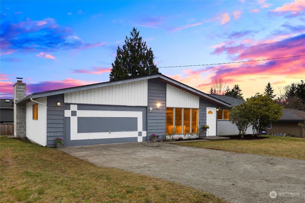 Photo of 6807 NE 2nd Place, Renton, WA 98059 (MLS # 2046728)